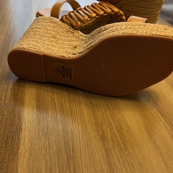 Luclte detail wedges - Picture 4 of 6